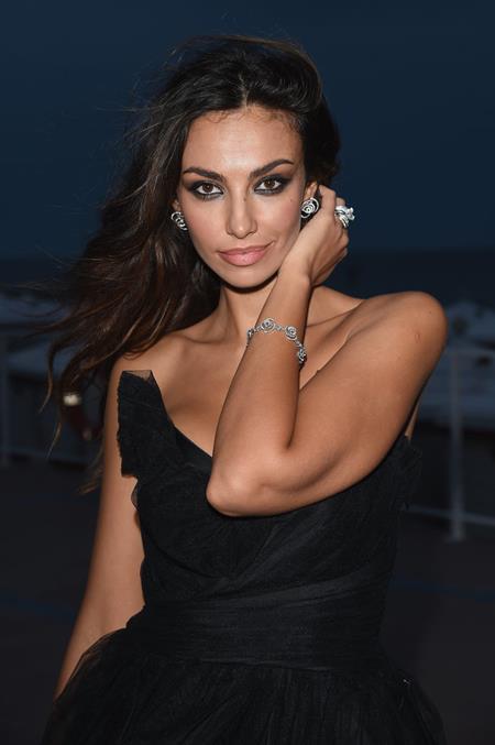 Siêu mẫu người Rumani Madalina Ghenea từng bị “bắt quả tang” hò hẹn trong khách sạn cùng nam tài tử phim “Titanic”