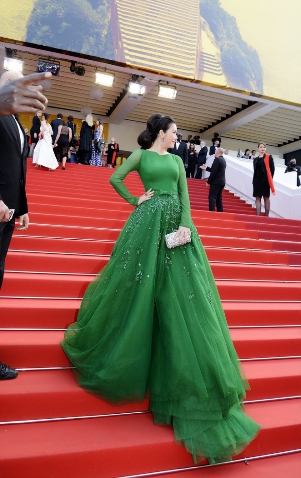 Lý Nhã Kỳ diện đầm xanh lộng lẫy trong ngày thứ 4 tại LHP Cannes - Ảnh 18.