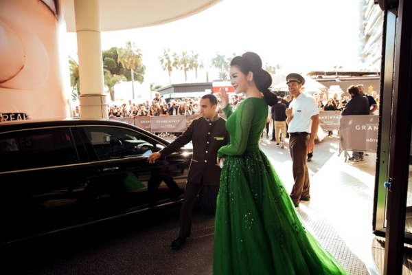 Lý Nhã Kỳ diện đầm xanh lộng lẫy trong ngày thứ 4 tại LHP Cannes - Ảnh 6.