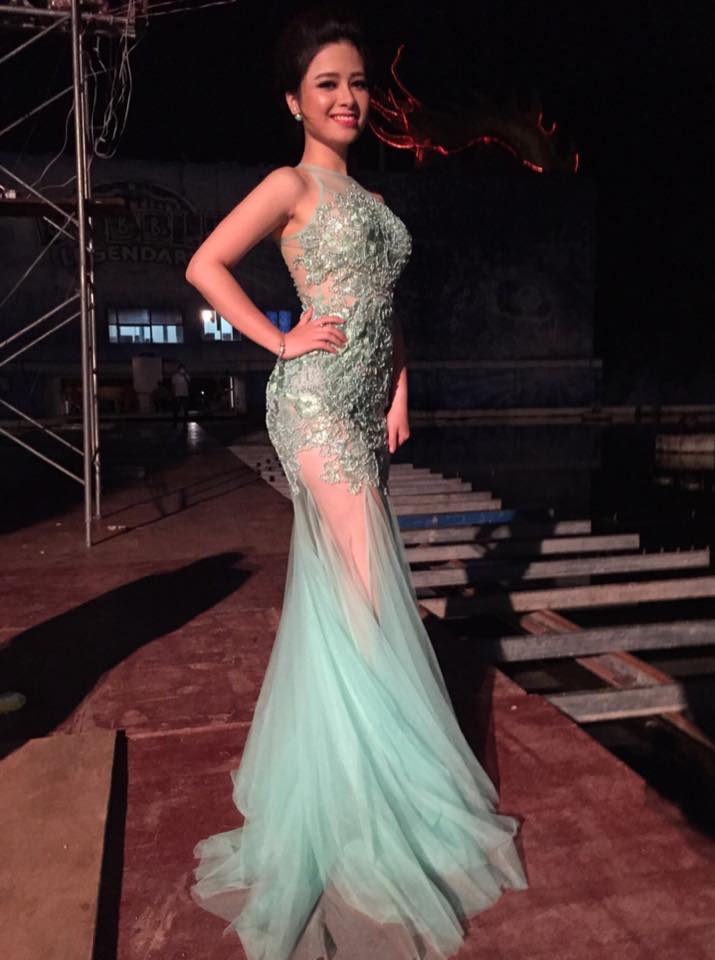 Dương Hoàng Yến trong hậu trường chung kết Hoa hậu Biển 2016.