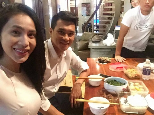 Thủy Tiên tình cảm bên chồng Công Vinh