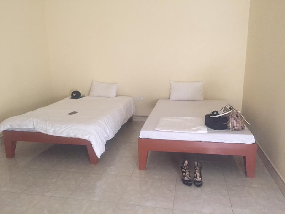 Phòng có 2 chiếc giường mà theo Dương Hoàng Yến là được BTC sắp xếp cho cô và 2 thành viên trong đoàn.
