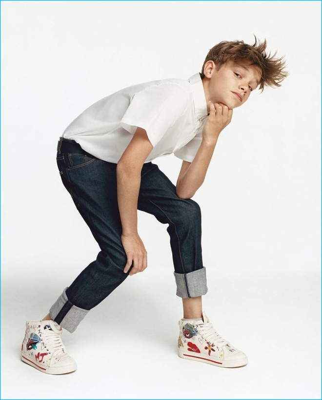 Brooklyn Beckham rủ cậu em Romeo xuất hiện trên Vogue Trung Quốc - Ảnh 2.