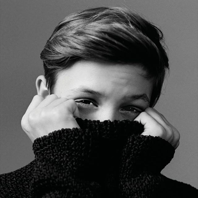 Brooklyn Beckham rủ cậu em Romeo xuất hiện trên Vogue Trung Quốc - Ảnh 3.