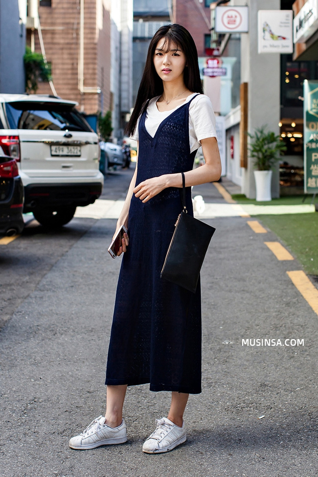 Ngắm street style trẻ trung, đẹp tít mắt của giới trẻ thế giới - Ảnh 7.