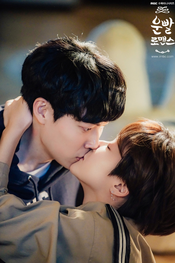 30 tuổi – “Cún” Ryu Jun Yeol mới có nụ hôn đầu tiên trên màn ảnh nhỏ - Ảnh 4.