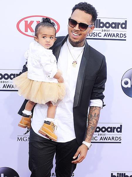 Chris Brown bị “tố” vô trách nhiệm với con gái