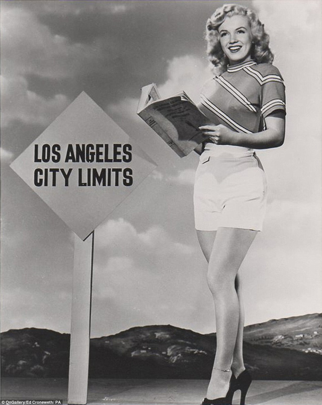  Hình ảnh Marilyn làm người mẫu tại Los Angeles vào năm 1947 