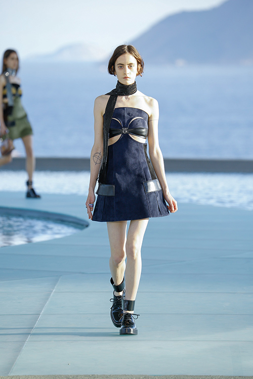 louis vuitton mang "nguoi ngoai hanh tinh" vao show resort - 6