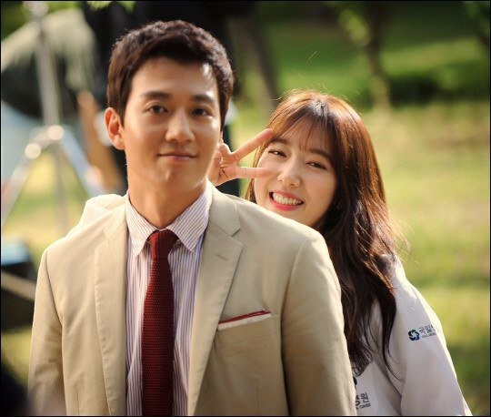 Park Shin Hye nhí nhảnh bên tài tử ‘Chuyện tình Harvard’