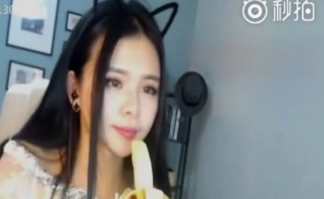 40 MC bi thoi viec vi cu chi goi duc khi dan truc tiep hinh anh 2