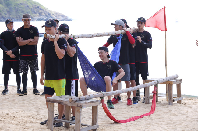 Phái mạnh Việt: Đội trưởng đẹp trai Song Luân bất lực, quyết định bỏ game - Ảnh 10. Phái mạnh Việt: Đội trưởng đẹp trai Song Luân bất lực, quyết định bỏ game - Ảnh 10.