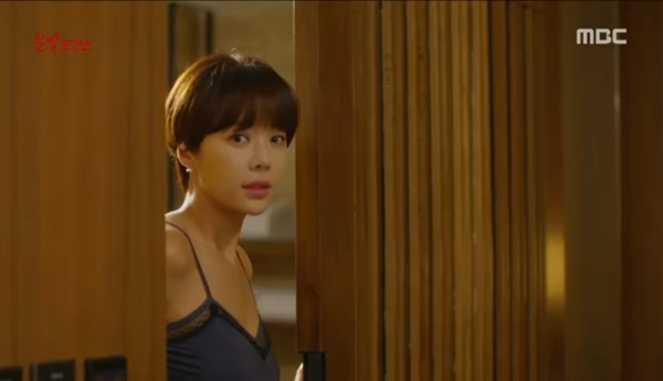 “Lucky Romance”: Hwang Jung Eum đã dùng chiêu trò gì để cưa đổ Ryu Jun Yeol? - Ảnh 12.