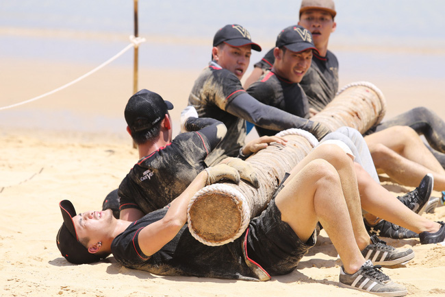 Phái mạnh Việt: Đội trưởng đẹp trai Song Luân bất lực, quyết định bỏ game - Ảnh 6. Phái mạnh Việt: Đội trưởng đẹp trai Song Luân bất lực, quyết định bỏ game - Ảnh 6.