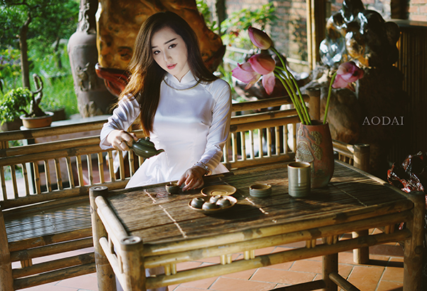 Với ý tưởng tái hiện lại vẻ đẹp của người con gái Việt thời xưa, bộ ảnh nhận được rất nhiều lời khen của cộng đồng mạng.