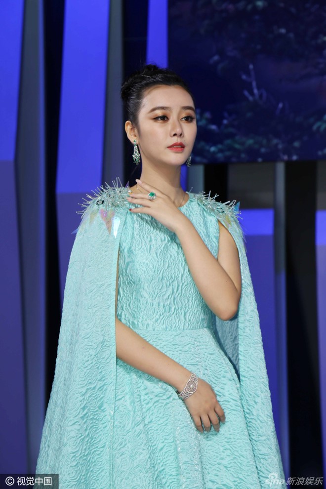 Ca sĩ trẻ gây chú ý ở sự kiện vì quá giống Phạm Băng Băng