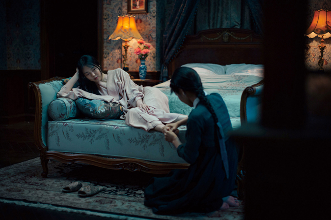 Phim đồng tính nữ “The Handmaiden” mới công chiếu đã gây bão phòng vé Hàn - Ảnh 2.