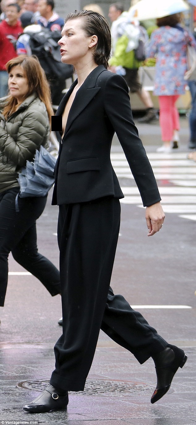 Minh tinh Milla Jovovich ho henh khi chup hinh cho Vogue hinh anh 2
