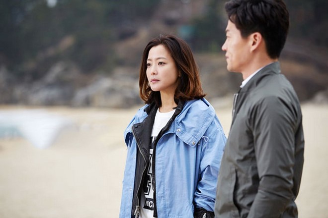 Lee Seo Jin dong cap Kim Hee Sun trong phim ve gia dinh hinh anh 2