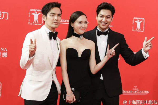 Lee Min Ho diện vest bảnh bao; Đường Yên lộ dáng siêu mỏng với đầm cúp ngực
