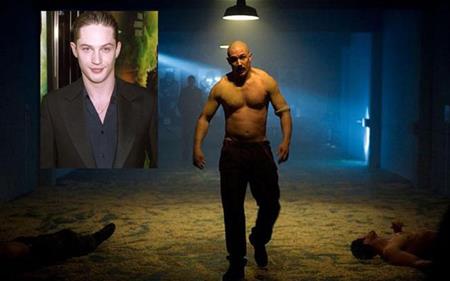 Hồi đóng bộ phim “Bronson” vào năm 2008, Tom Hardy đã phải tăng tới 19 kg đồng thời tuân thủ một chế độ tập luyện điên cuồng với việc chống đẩy tới 2,500 lần/ngày trong vòng 5 tuần liên tiếp