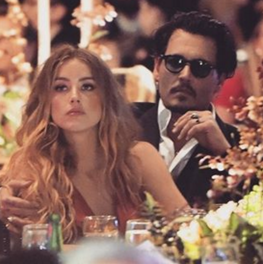  Johnny Depp và Amber Heard ly dị sau 15 tháng chung sống. 