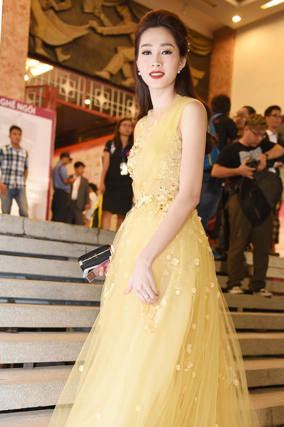 Đặng Thu Thảo là một trong những hoa hậu Việt Nam chiếm được nhiều tình cảm của khán giả bởi nét đẹp hiền lành, trong sáng.