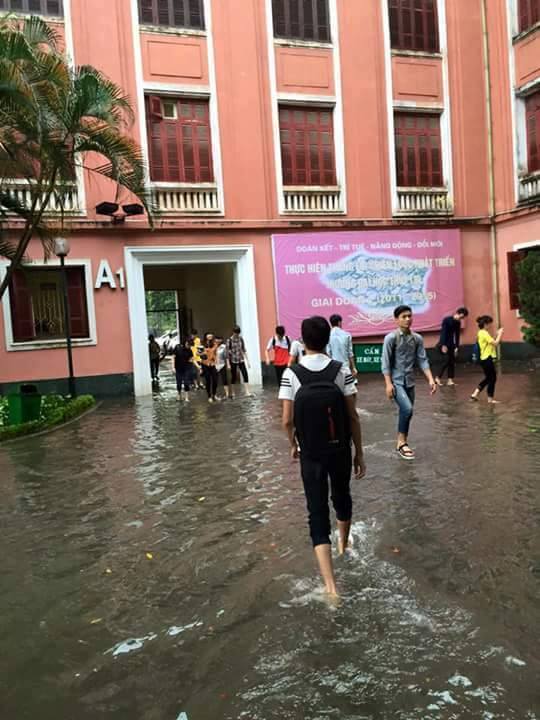 Lũ lụt hay hạn hán thì khổ nhất cũng là sinh viên