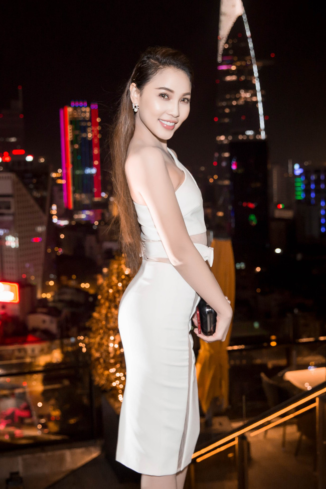 Ngọc Trinh diện cây trắng, tự tin đọ sắc bên hai Hoa hậu Hàn Quốc và Trung Quốc - Ảnh 11.