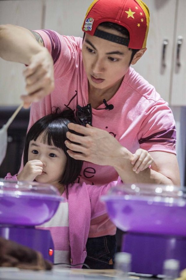 Những ông bố cộp mác Number One của làng giải trí châu Á - Ảnh 2.