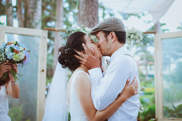 Đám cưới tự tay làm hết ngập cảm xúc của cặp đôi Sài Gòn