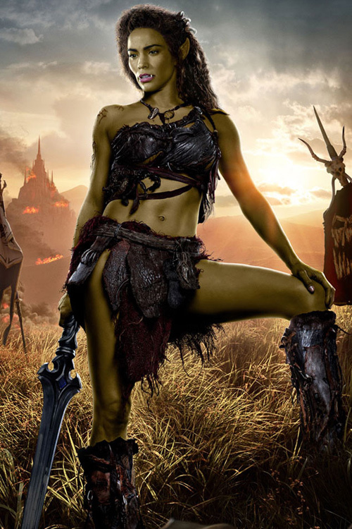 Paula Patton vừa tái xuất màn ảnh trong vai nữ binh Garona ở bom tấn chuyển thể từ game đình đám - Warcraft. Ngoài tạo hình bốc lửa, nhân vật gây đồng cảm bởi là thành viên bị ghẻ lạnh của tộc Orc khổng lồ.