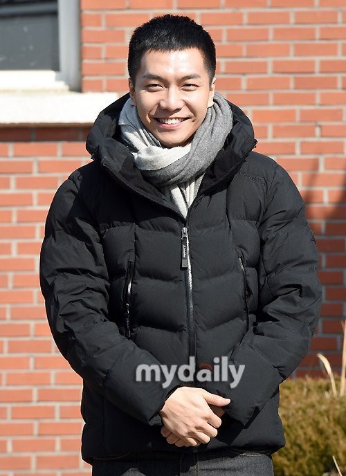 Lee Seung Gi nhập ngũ hồi đầu năm nay. Ảnh: MyDaily.