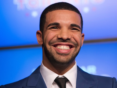 Drake bị kiện vì tội hành hung