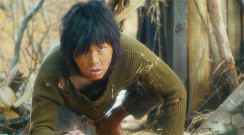 Song Joong Ki trong vai người sói.