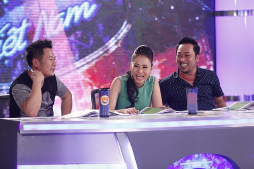 vietnam idol tap 5: nu giam doc tre chinh phuc ca 3 giam khao - 1