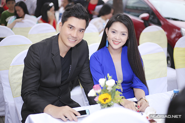 Vợ chồng Thành Được tình tứ đi sự kiện
