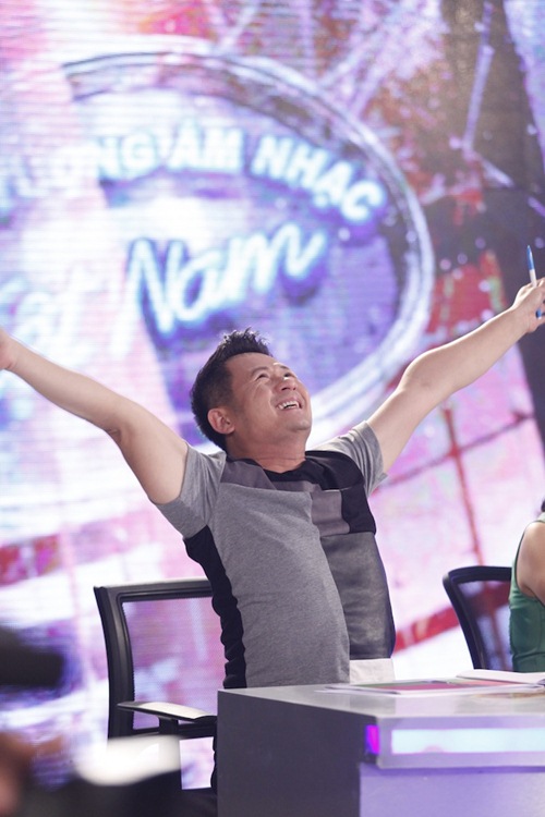 vietnam idol tap 5: nu giam doc tre chinh phuc ca 3 giam khao - 2