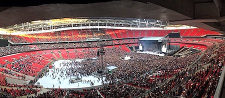 Vẫn còn quá nhiều ghế trống trên sân vận động Wembley