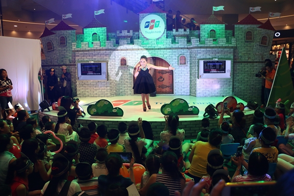 Tối 25/6, Hiền Thục có mặt tại sự kiện Lâu đài kỳ diệu dành cho các bạn nhỏ tại TP HCM.