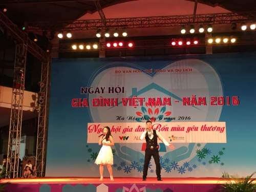 Ngày gia đình VN: Lưu Thiên Hương làm giám khảo cuộc thi ảnh