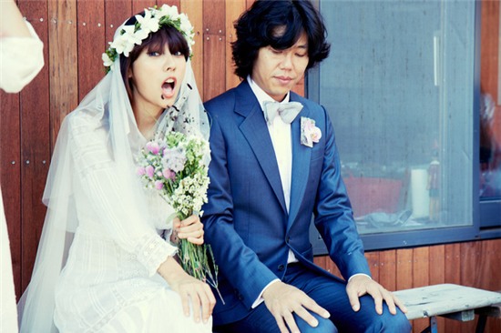 Cách nữ hoàng sexy Lee Hyori chọn chồng: Anh nghệ sĩ nghèo bị cả thế giới chê cười vì quá xấu xí - Ảnh 1.