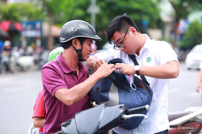 Chiều nay, các thí sinh bắt đầu chiến đấu với môn Ngoại ngữ! - Ảnh 19.