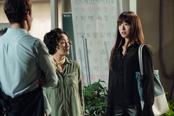 Tui xach cua Park Shin Hye trong phim moi duoc san lung hinh anh 2