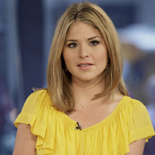 8. Jenna Bush Harger Jenna là cô con gái còn lại trong cặp song sinh của cựu tổng thống Mỹ George W. Bush. Cô có gương mặt giống bố đến kỳ lạ. Cô từng nổi tiếng vì có cuộc sống thác loạn, bị bắt tới 2 lần trong vòng 5 tuần vì say rượu cùng với chị gái. Nhưng sau vài năm bồng bột của tuổi trẻ, cuối cùng cô cũng có cuộc sống ổn định, ít rắc rối. Hiện cô là giáo viên, nhà văn và phóng viên.