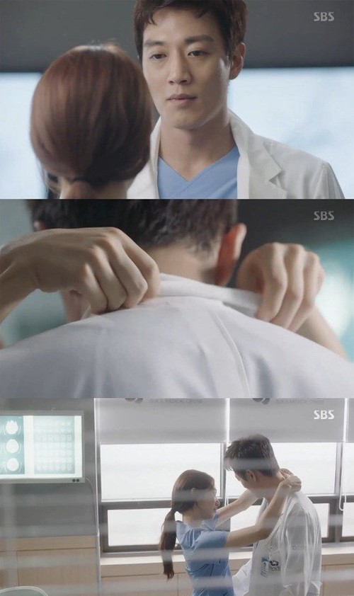 Kim Rae Won tuong bo duoc Park Shin Hye om trong 'Doctors' hinh anh 2