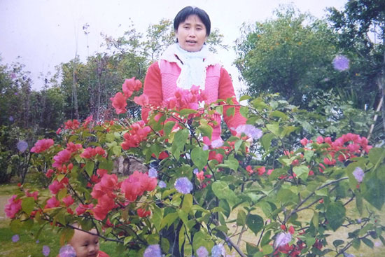 Tấm ảnh chân dung của chị Hoàng Thị Tuyết gửi về nhà.