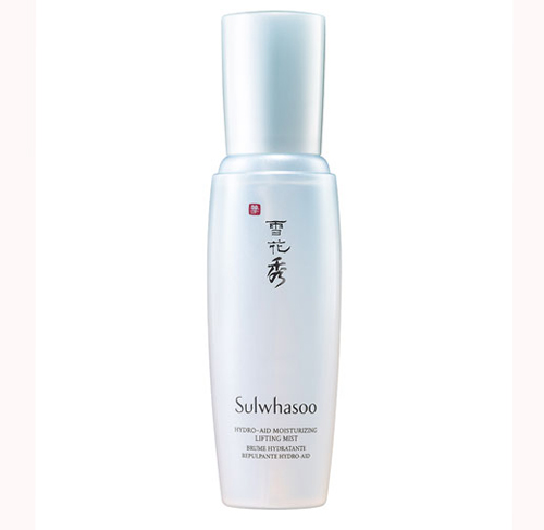 Hydro-Aid Moisturizing Lifting Mist, Sulwhasoo  Xịt khoáng của Sulwhasoo có một công dụng duy nhất với hiệu quả xuất sắc: dưỡng ẩm liên tục cho da. Bất kể mùa đông hay mùa hè, đặc biệt khi đi du lịch, công tác không có thời gian chăm sóc da, loại xịt này có thể giữ làn da luôn tự nhiên, rạng ngời. Giá: 45 USD  khoảng 1.000.000 đồng