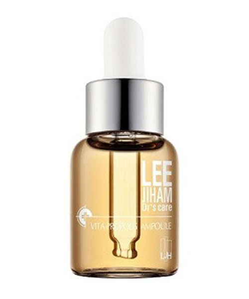 Vita Propolis Ampoule, Lee Jiham Chiết xuất từ keo ong, dưỡng chất cô đặc Vita Propolis của Lee Jiham được dùng để tạo nền da trong, căng bóng như sương  một xu hướng trang điểm đang rất được ưa chuộng tại Hàn Quốc.  Giá: 38 USD  khoảng 850.000 đồng