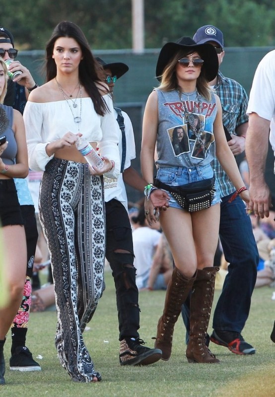 Kendall Jenner goi y cach dien crop top tre vai hinh anh 4
